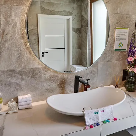 Apartmán Luxury Heaven Apartment - 116 M2 Fireplace 3 Bedroom - Free Parking *